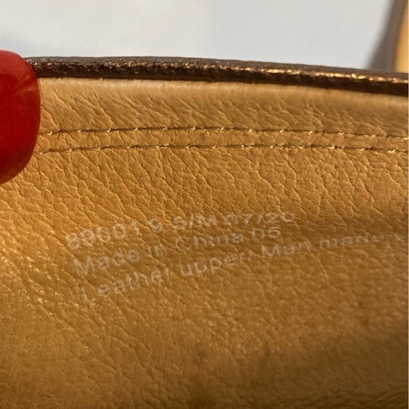 Clarks~Metallic Bronze Leather Slip-On Ballet Flat~Bow Detail~Round Tie~Size 9.5 - Picture 13 of 15